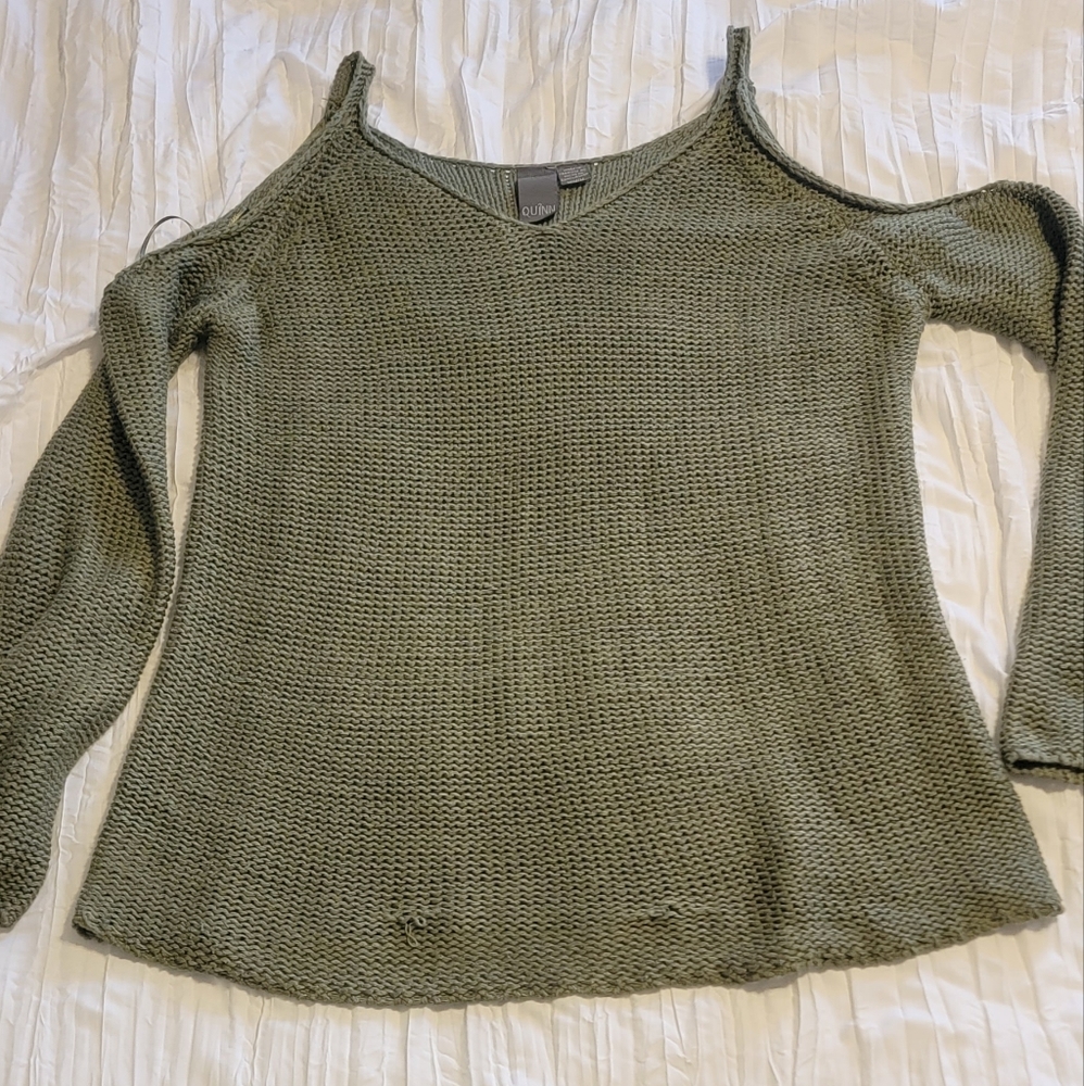 Cold shoulder shirt